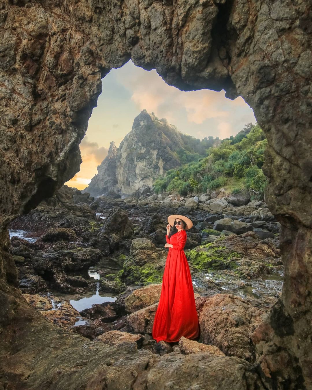Foto Keindahan Pantai Watu Lumbung Foto Keindahan Pantai Watu Lumbung